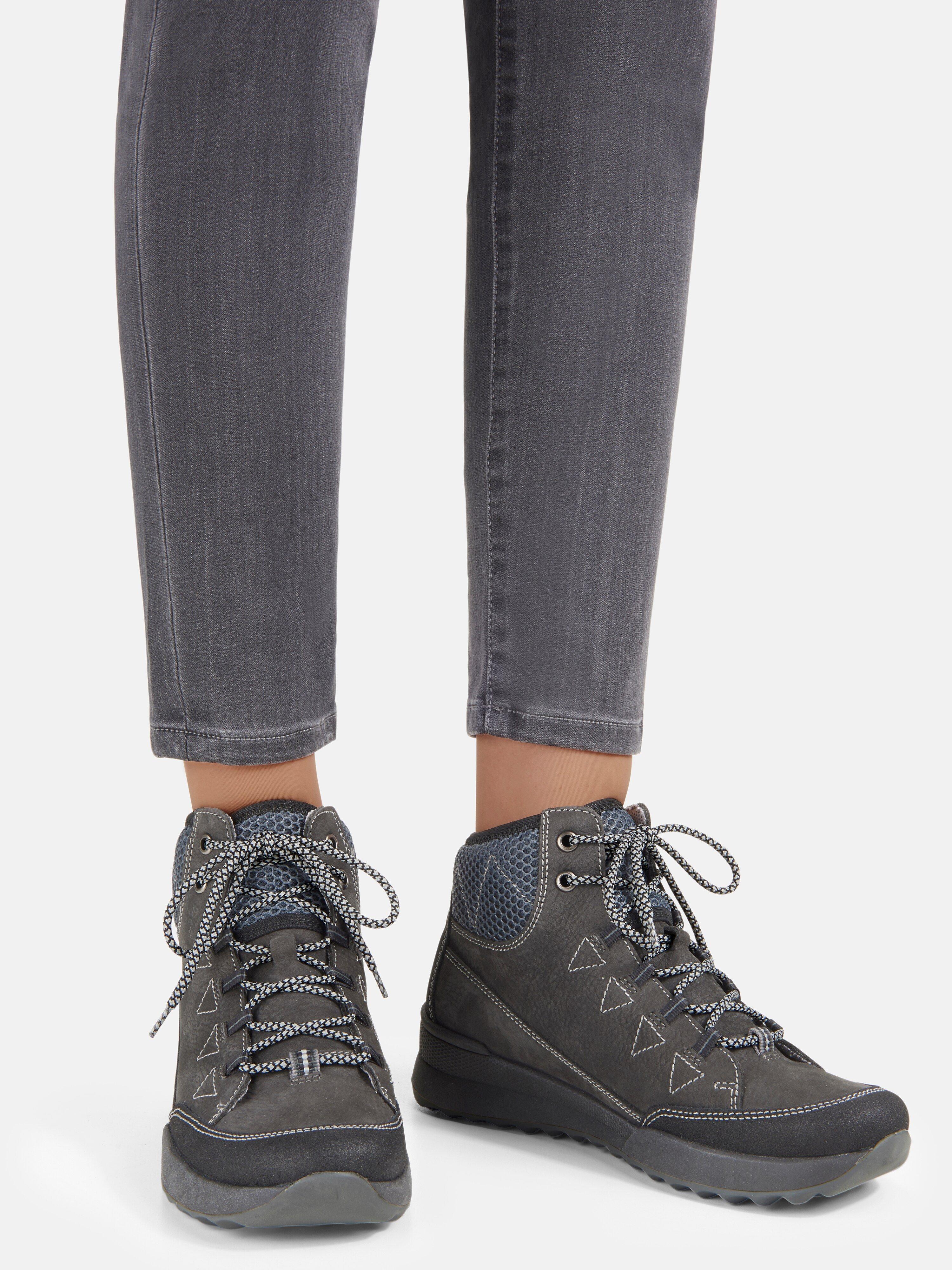 where are romika shoes made