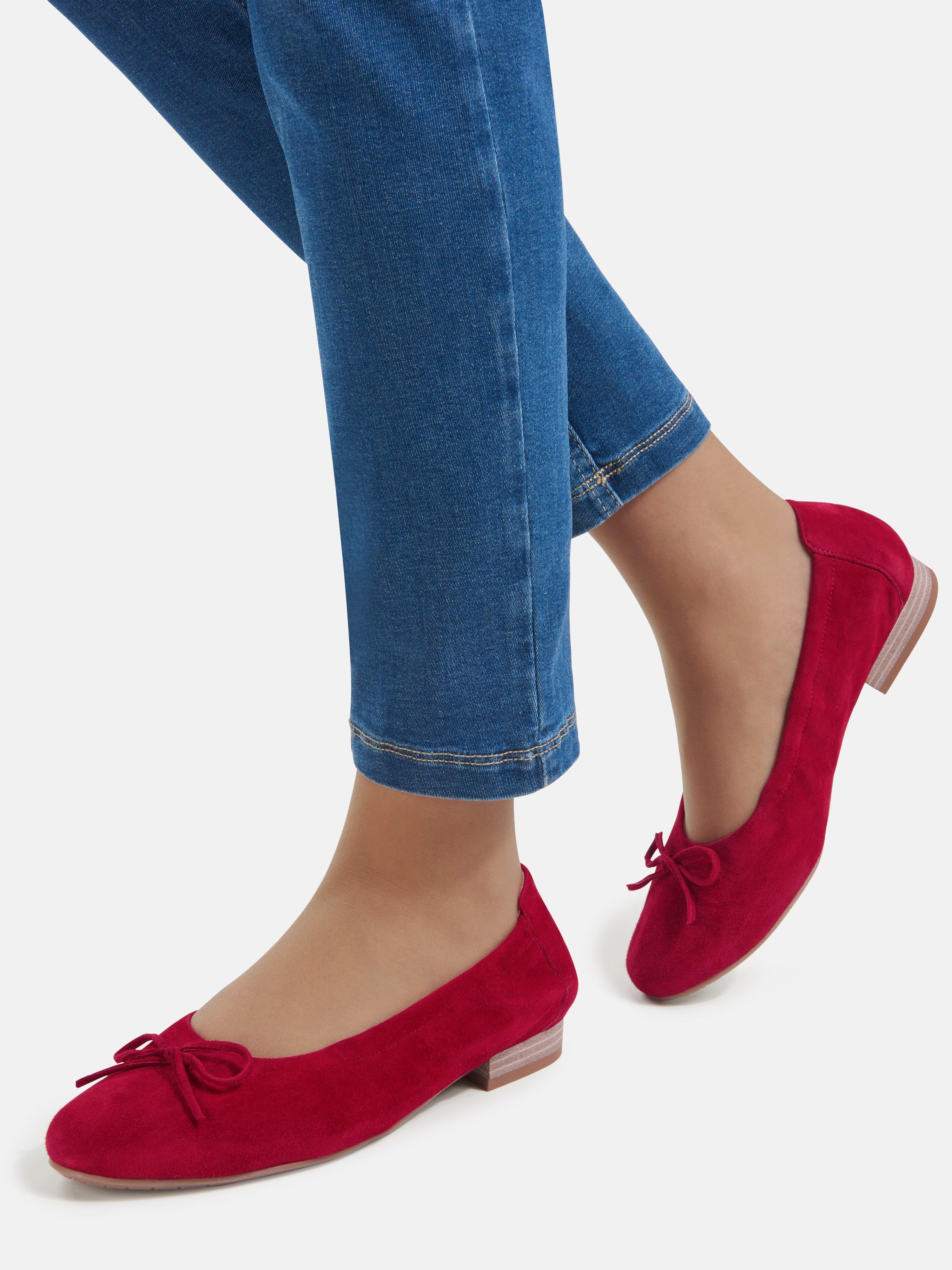 red ballerina pumps