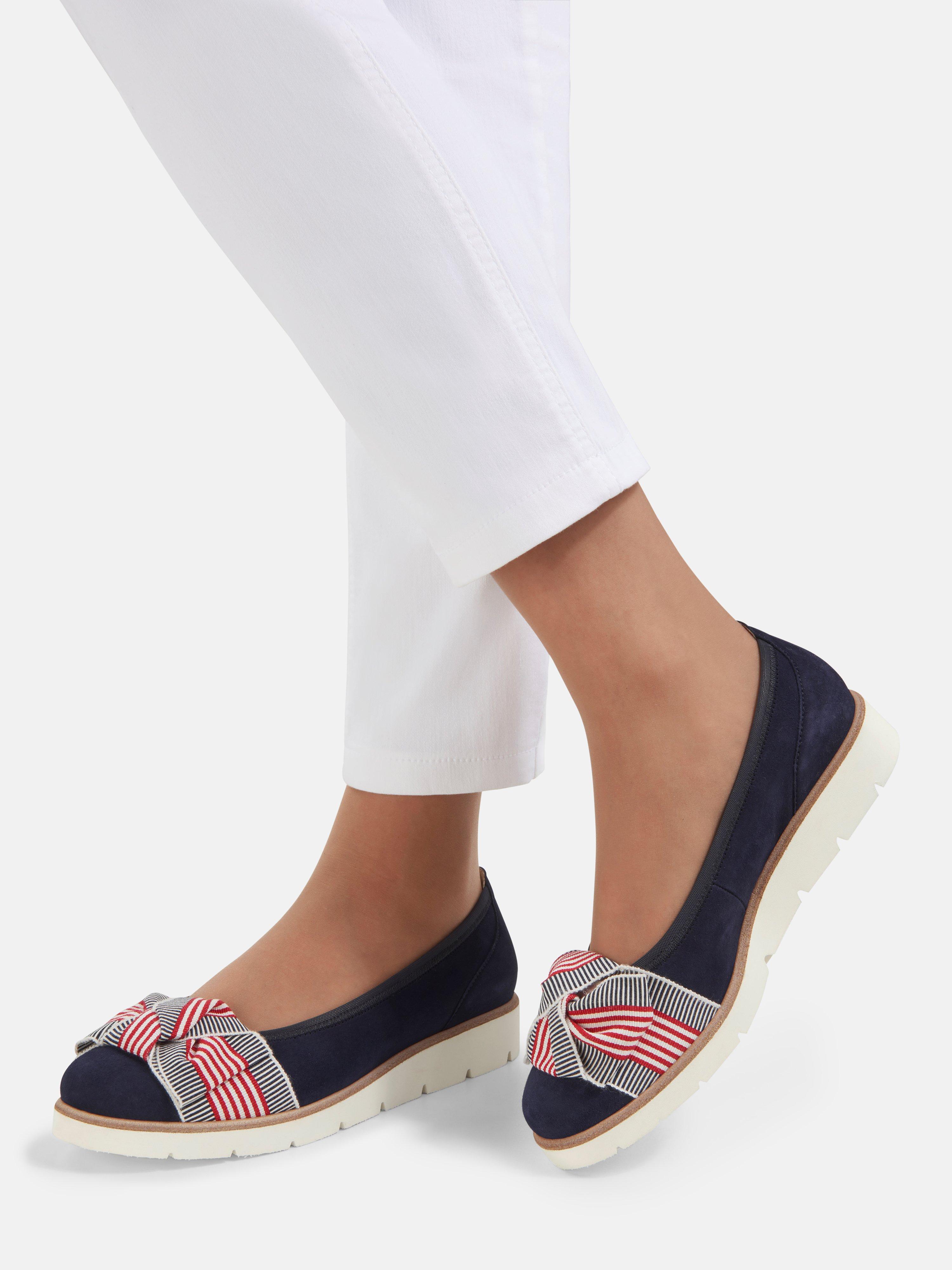 gabor navy pumps