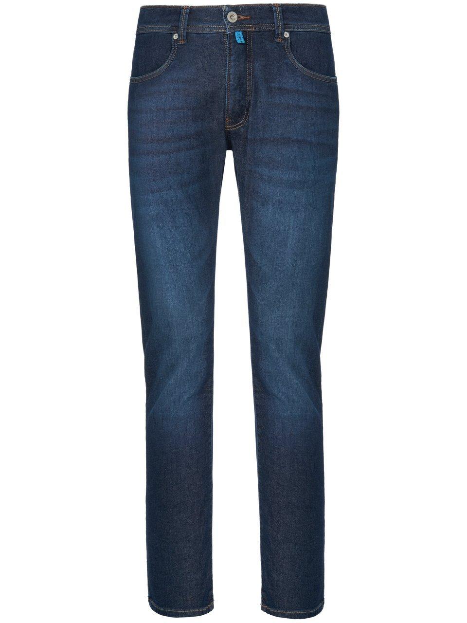 Artikel klicken und genauer betrachten! - Jeans von PIERRE CARDIN – Modell LYON TAPERED, die 5-Pocket-Form mit modischen Details. Mit normaler Leibhöhe in schmaler Passform und geradem Beinverlauf. Aus FutureFlex – superelastischem Denim für höchsten Tragekomfort mit optimaler Bewegungsfreiheit. 92% Baumwolle, 6% Elastomultiester, 2% Elasthan. Fußweite bei Größe 50 ca. 38 cm. Diese Jeans ist maschinenwaschbar. Schonwaschgang 30°. Chlorbleiche nicht möglich. Nicht heiß Bügeln. | im Online Shop kaufen