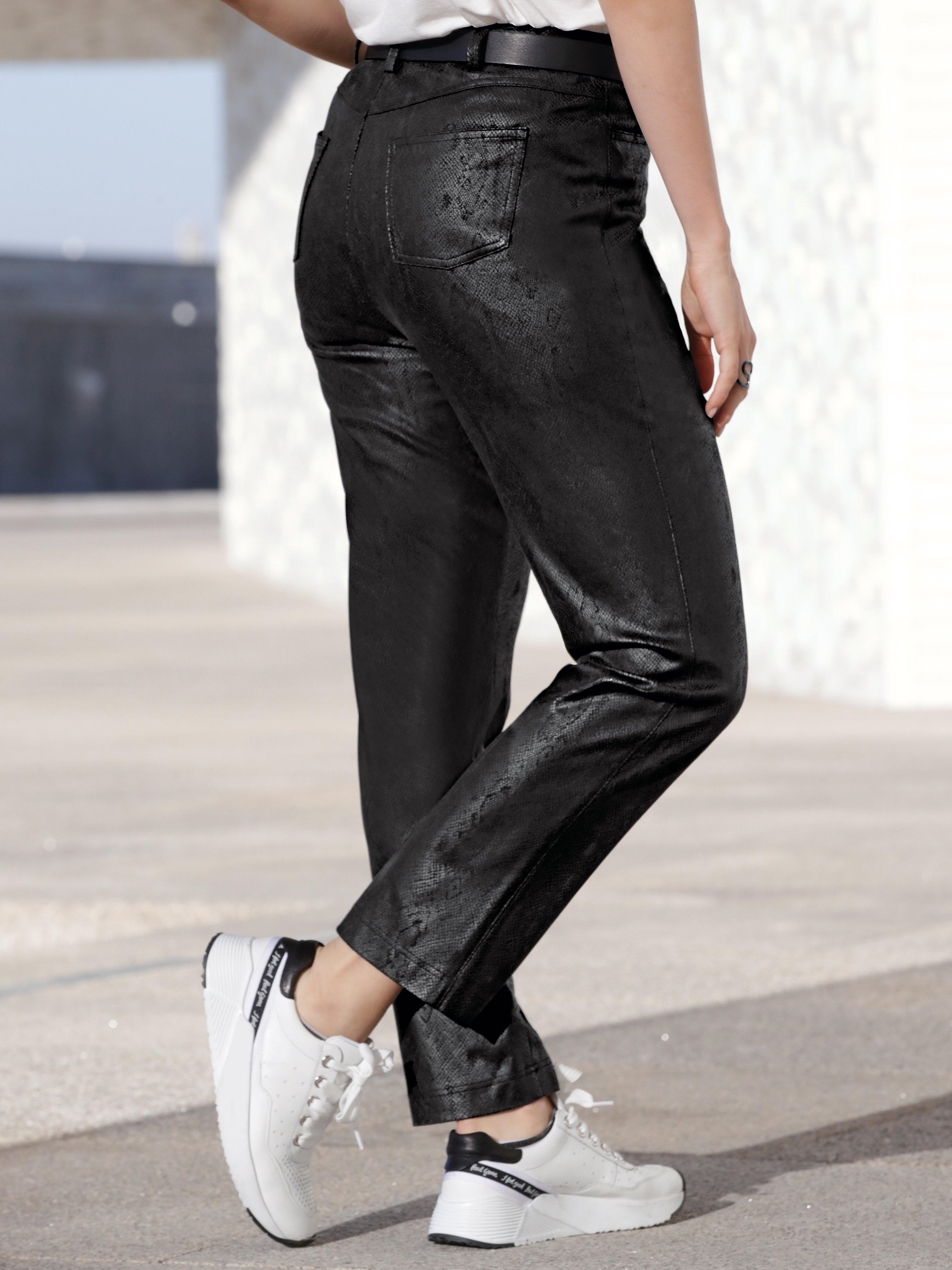 Emilia Lay - Hose