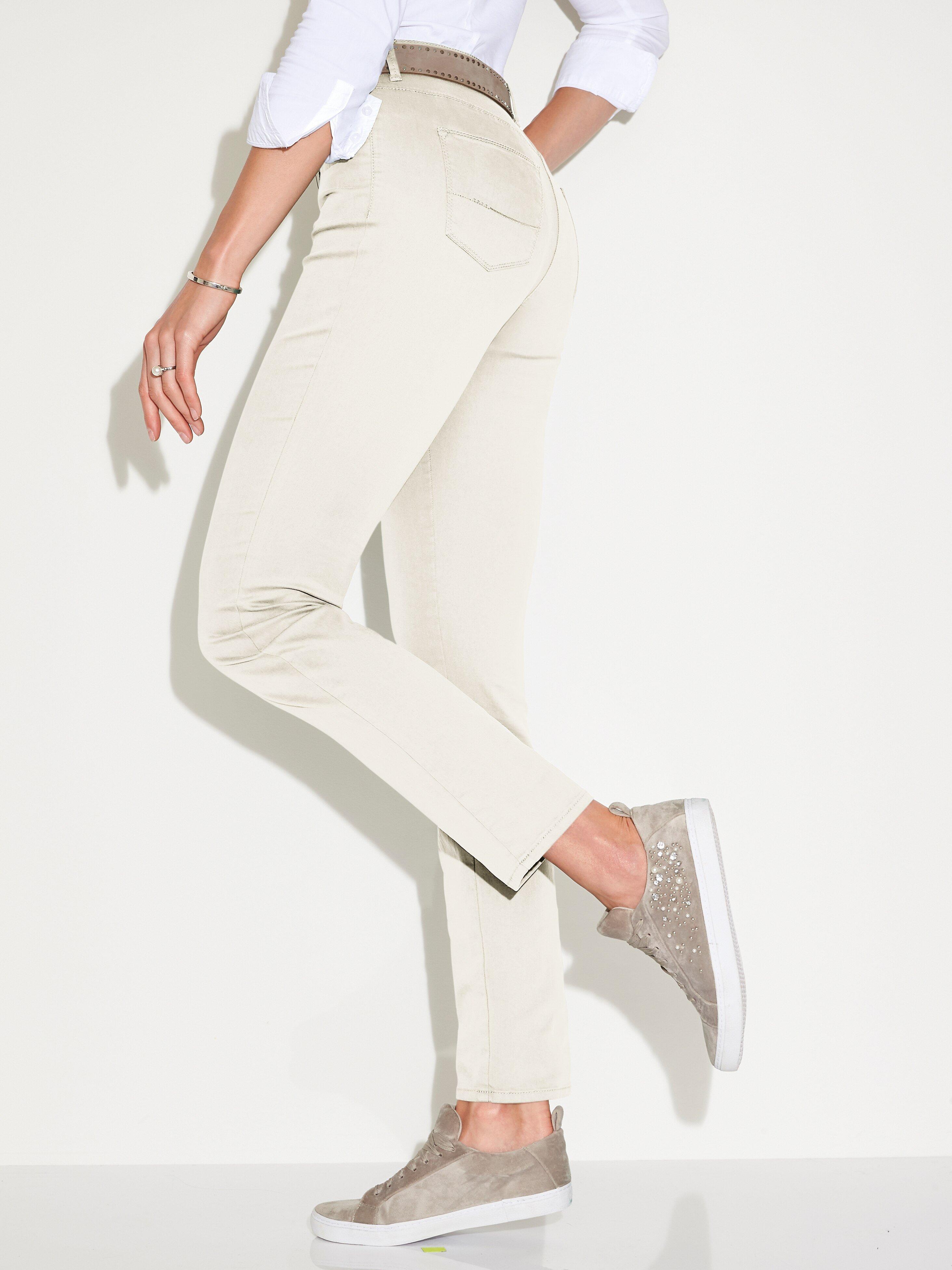 Brax Feel Good - Feminine fit jeans, model Nicola