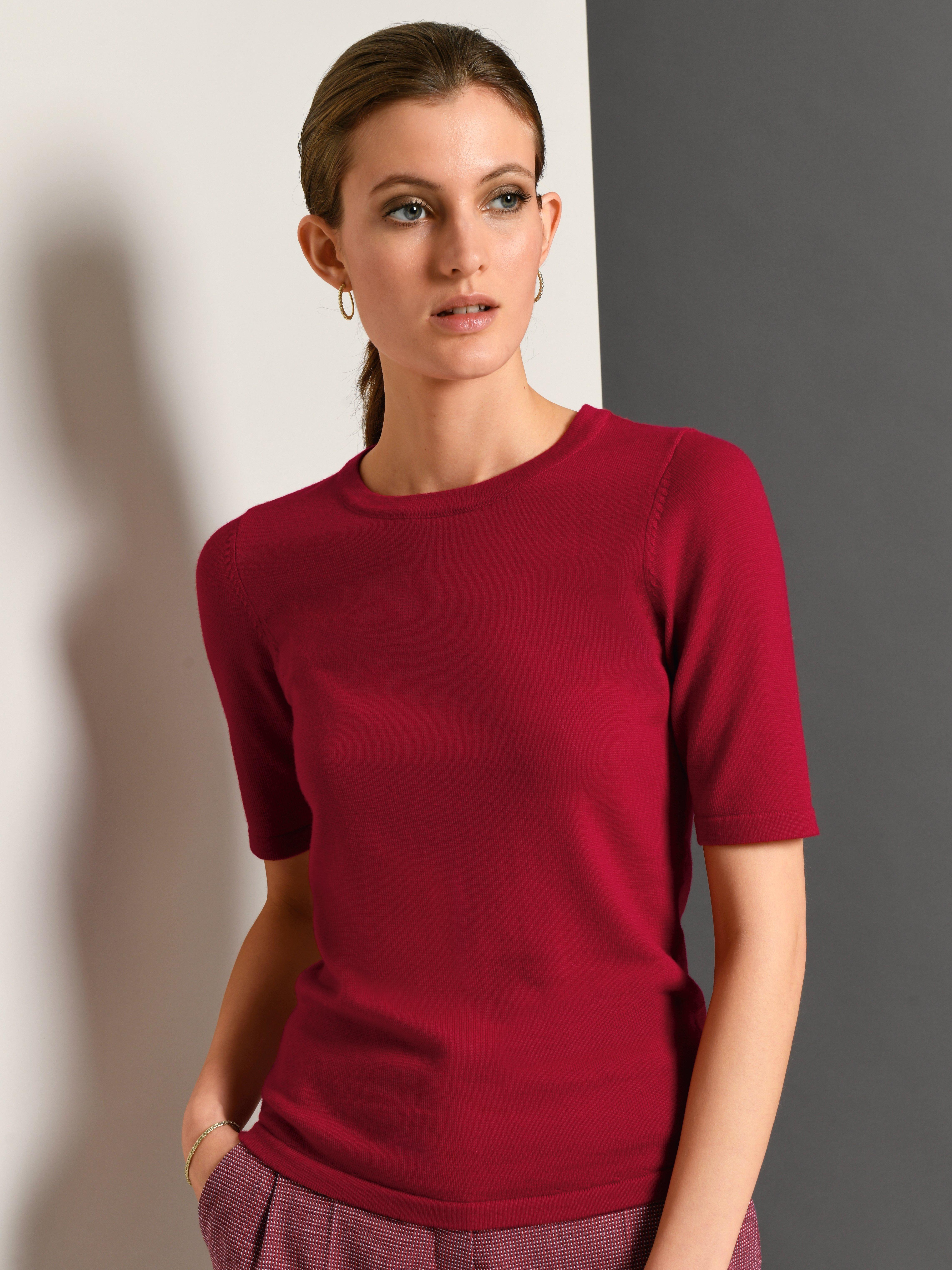red round neck jumper