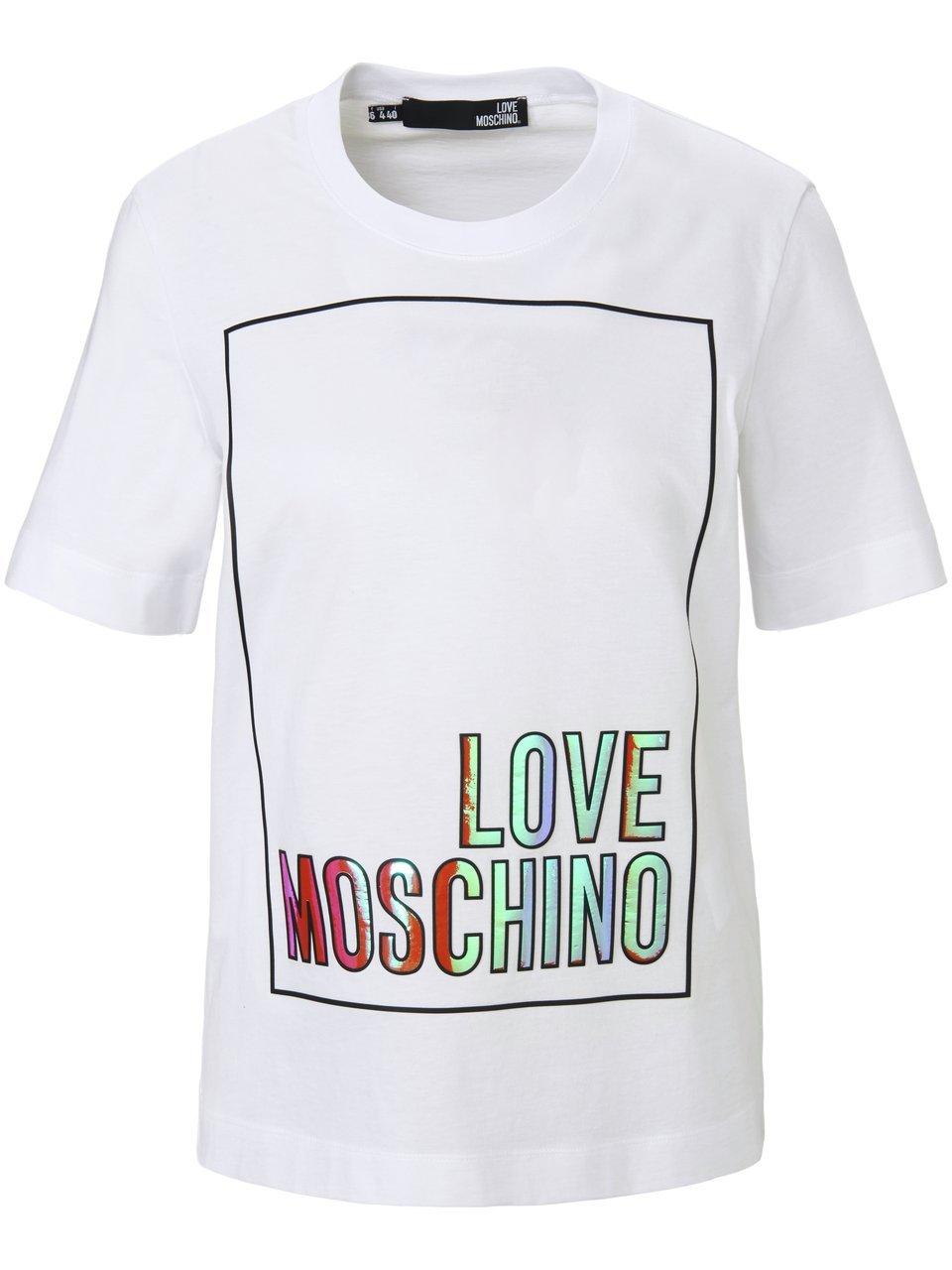 Artikel klicken und genauer betrachten! - Rundhals-Shirt von LOVE MOSCHINO mit 1/2-Arm und Emblem-Druck vorne. 100% Baumwolle. Länge ca. 62 cm. Dieses Rundhals-Shirt ist maschinenwaschbar. Schonwaschgang 30°. Chlorbleiche nicht möglich. Nicht heiß Bügeln. Keine chemische Reinigung. Trocknen im Tumbler nicht möglich. Farbe: Weiß/Multicolor. Erhältlich in den Größen: 36, 38, 40, 42, 44 | im Online Shop kaufen