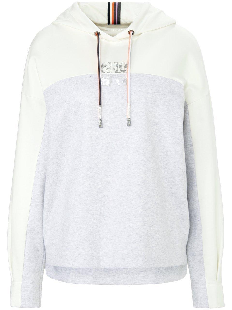 Artikel klicken und genauer betrachten! - Hoodie-Sweatshirt von MARC CAIN mit 1/1-Arm und Glitzer-Motiv auf dem Vorderteil. Angesagtes Colourblocking in Offwhite und Hellgrau verleiht dem sportiven Hoodie einen edlen Touch. Legerer Style mit überschnittener Schulter, gemustertem Band an der Kapuze, Armabschluss mit einer Falte und Bündchen sowie kleinen Seitenschlitzen. 80% Viskose, 15% Polyamid, 5% Elasthan. Länge ca. 66 cm, vorn etwas kürzer. | im Online Shop kaufen